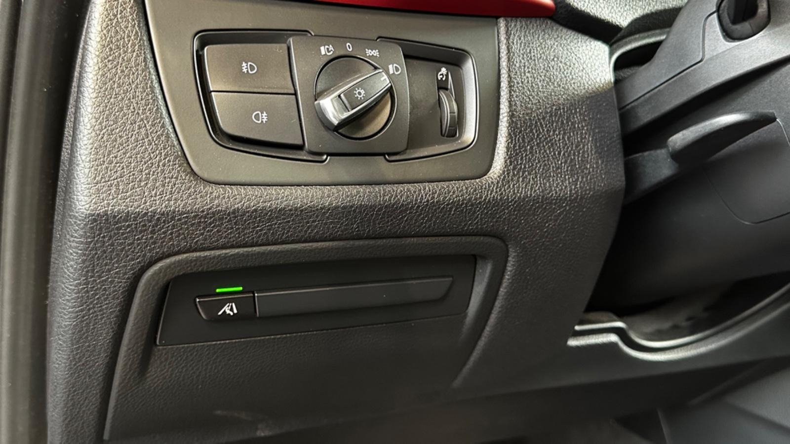 BMW 335i Hybrid | 306 ch | BVM | Cuir | Caméra | Sièges électriques | Sièges chauffants | Toit ouvrant
