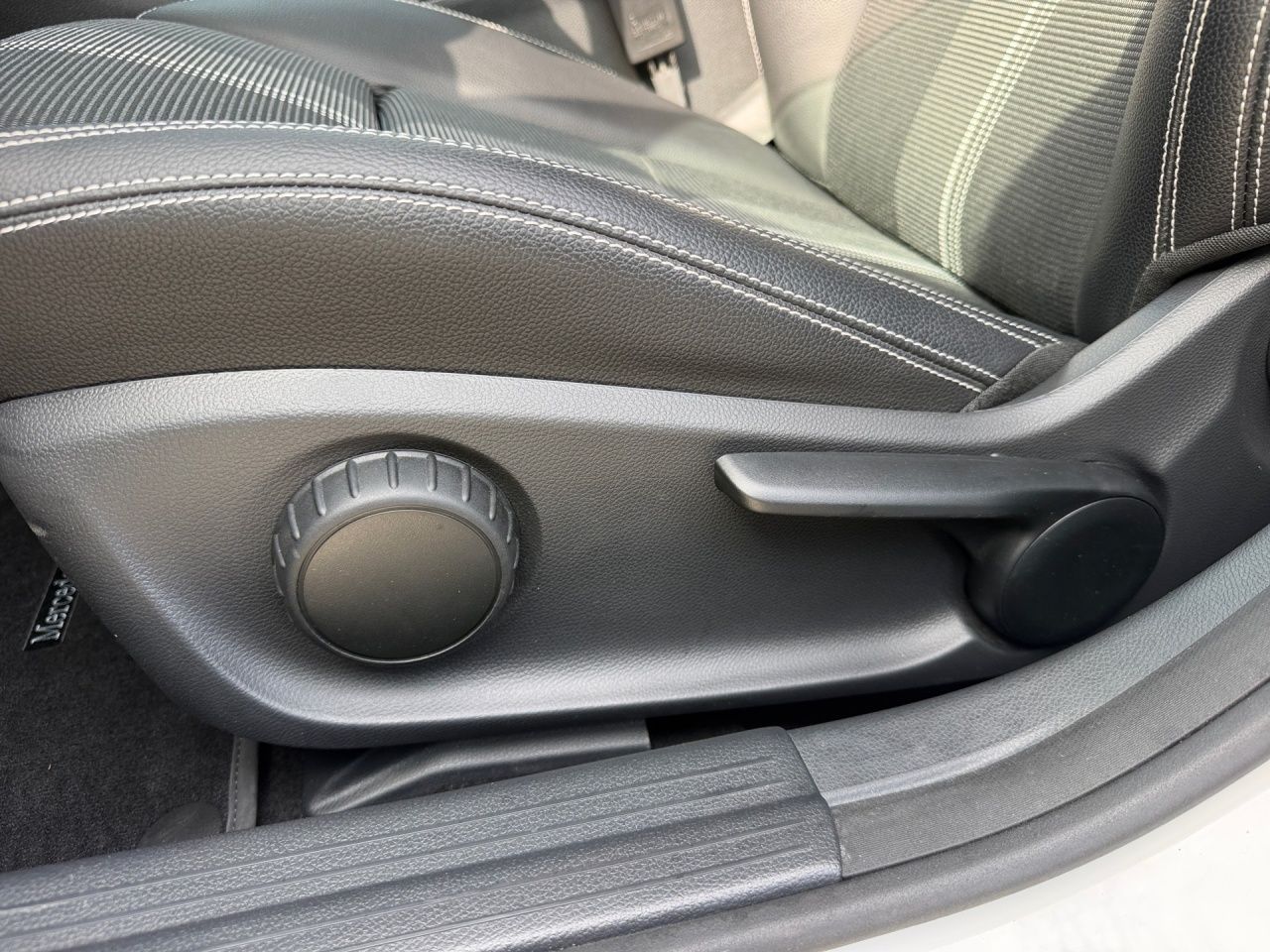 Fahrzeugabbildung Mercedes-Benz CLA 180 SB AUT LM SoundSys Teilled.