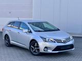 Toyota Avensis Combi 2,2-l-D-CAT Executive - gebrauchte Toyota Avensis aus dem Jahr 2013