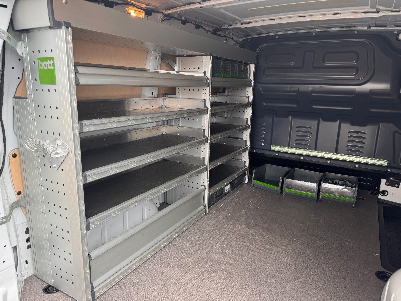 Fahrzeugabbildung Mercedes-Benz Vito 114 CDI 9G Kompakt BOTT REGAL Kamera Klima