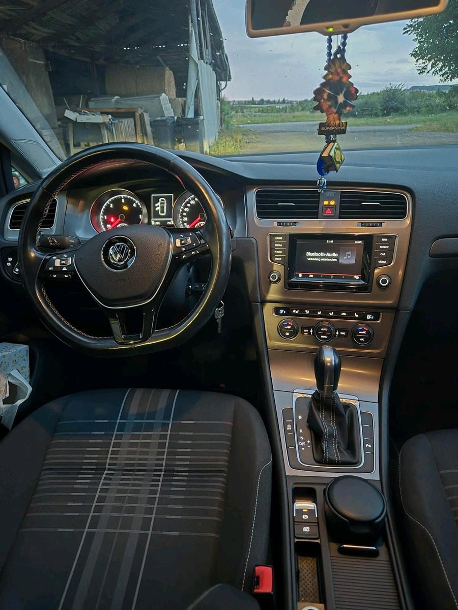 Volkswagen Golf 2015 — rear view