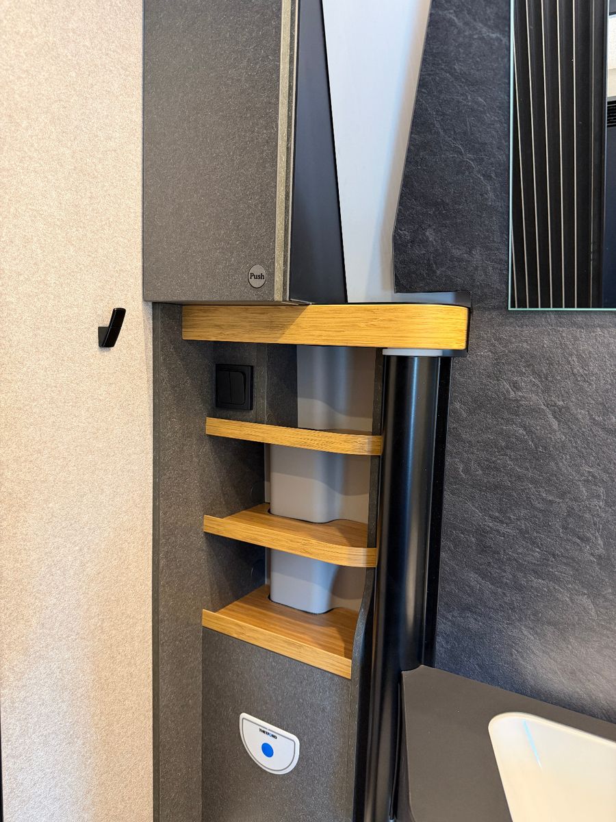 Fahrzeugabbildung HYMER / ERIBA / HYMERCAR Redwood 601 - Voll - 6.871€ sparen!