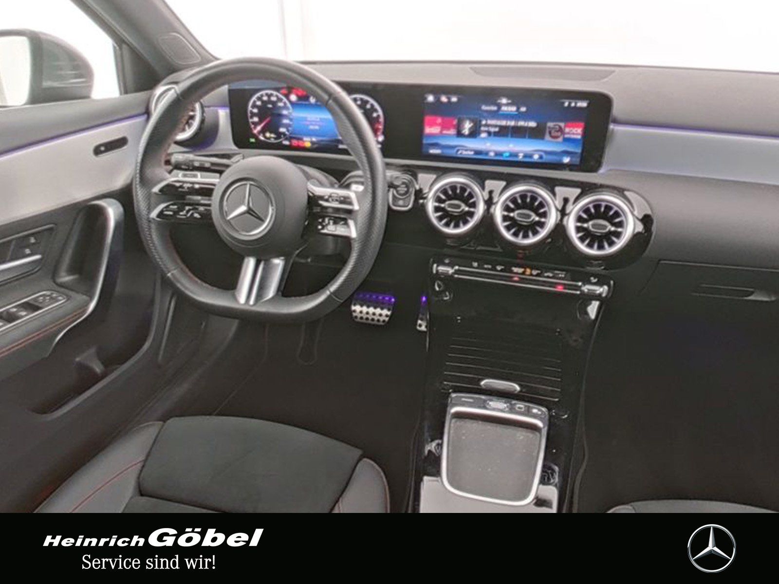 Fahrzeugabbildung Mercedes-Benz A 200 AMG+FAHRASSIST+AMBIENTE+LED+KAMERA+CARPLAY