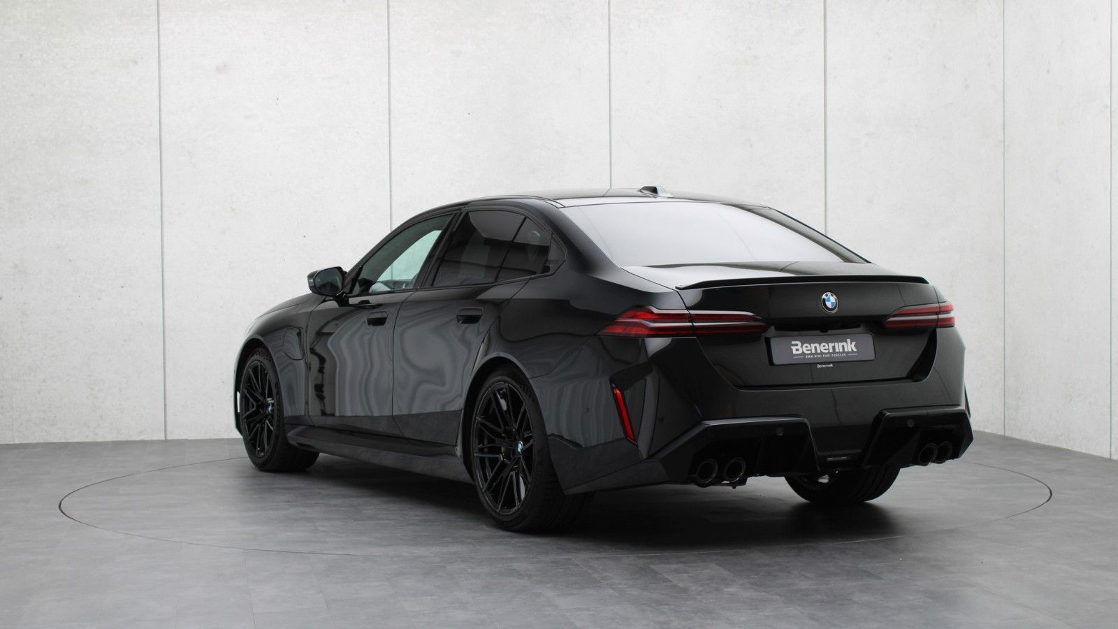 BMW M5 Ultimate Pack, M Drivers Pack, B&W, Sitzebel. imagem 3