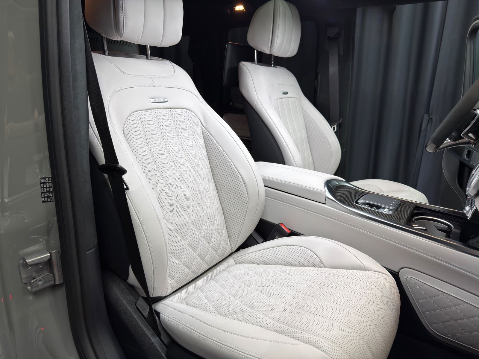 Fahrzeugabbildung Mercedes-Benz G 63 AMG|MY26|A22|PERFORMANCE|TV|VOLL|CARBON|