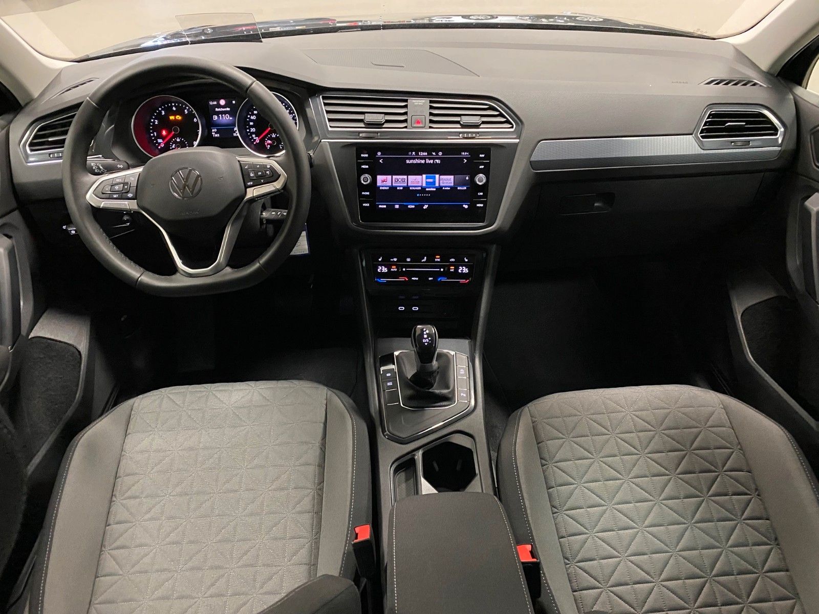 Fahrzeugabbildung Volkswagen Tiguan 1.5 TSI DSG+Head-up-Display+AHK schwenk.+