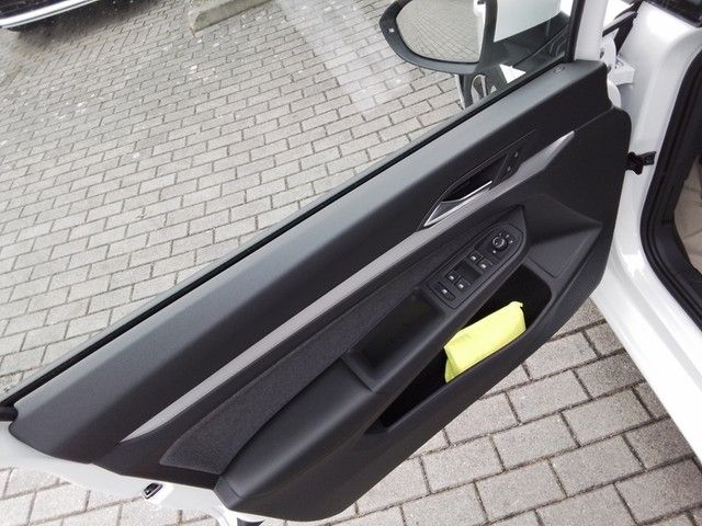 Fahrzeugabbildung Volkswagen Golf VIII Move Climatronic Kamera LED SH