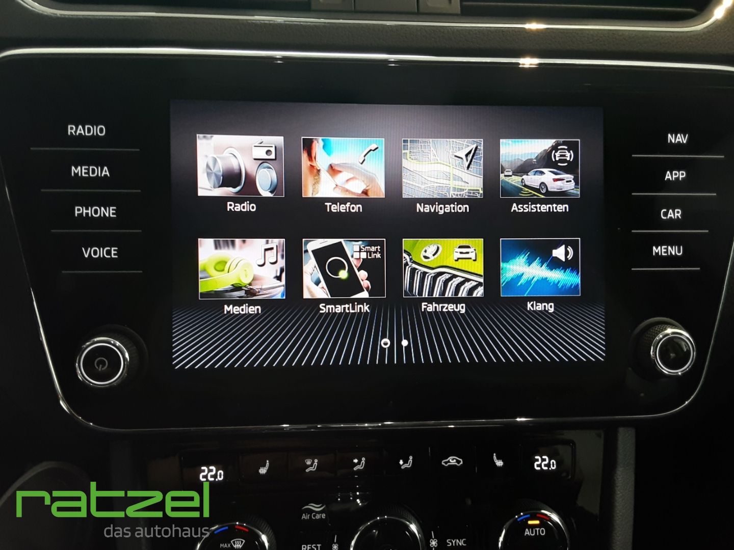 Fahrzeugabbildung SKODA Superb Combi STYLE 2.0 TSI Dig.Cockpit Memory Si