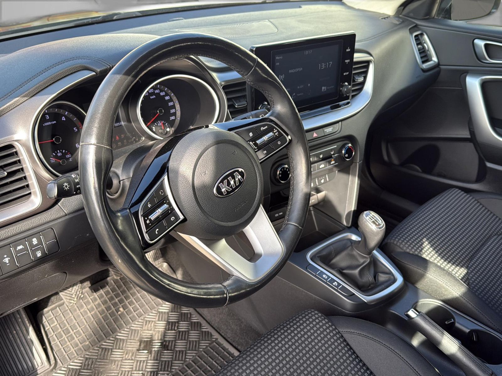 Fahrzeugabbildung Kia KIA Ceed Edition 7/ 1.Hand