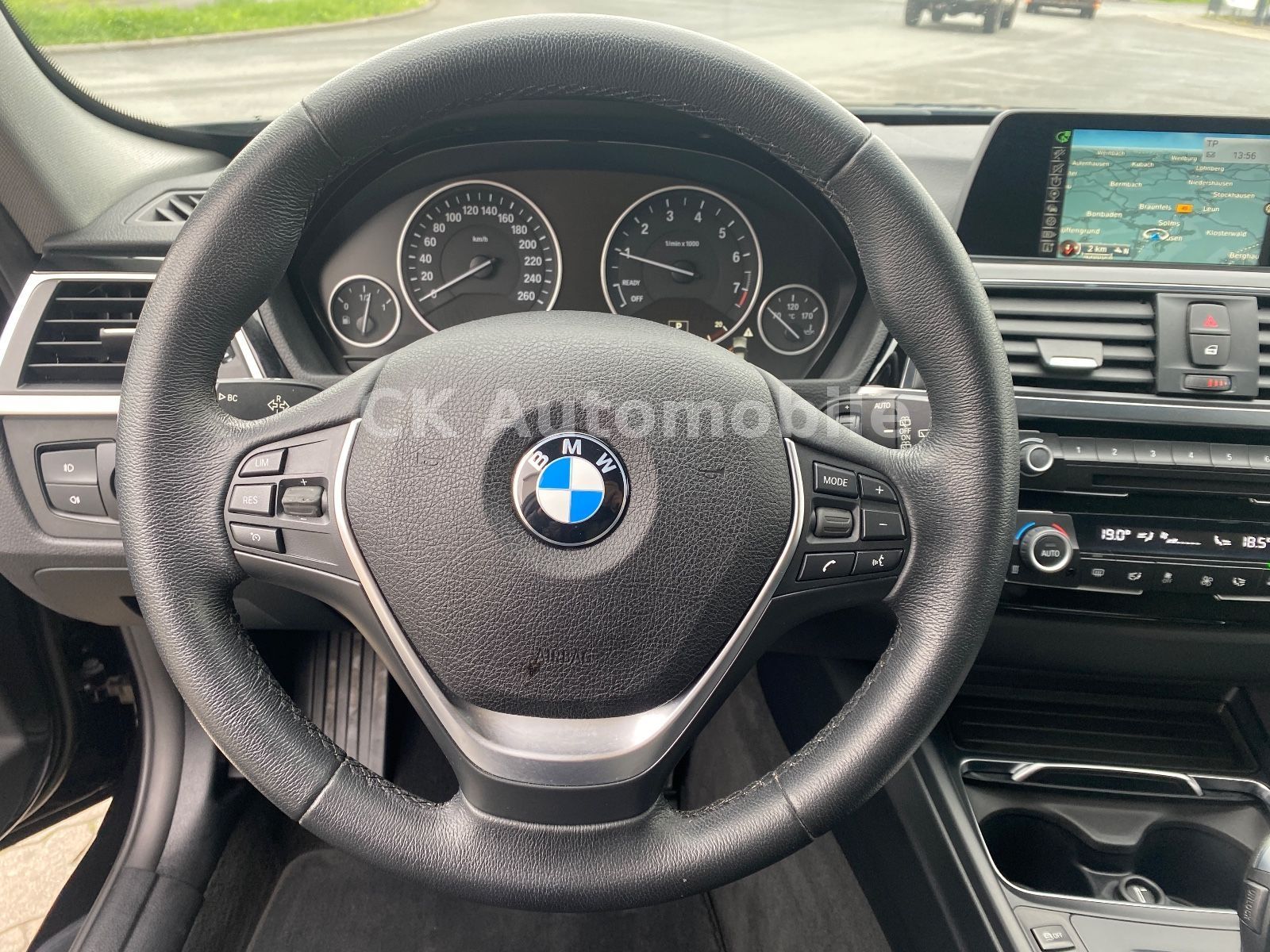 Fahrzeugabbildung BMW 320 I Touring Advantage Automatik/Navi/LED/PDC