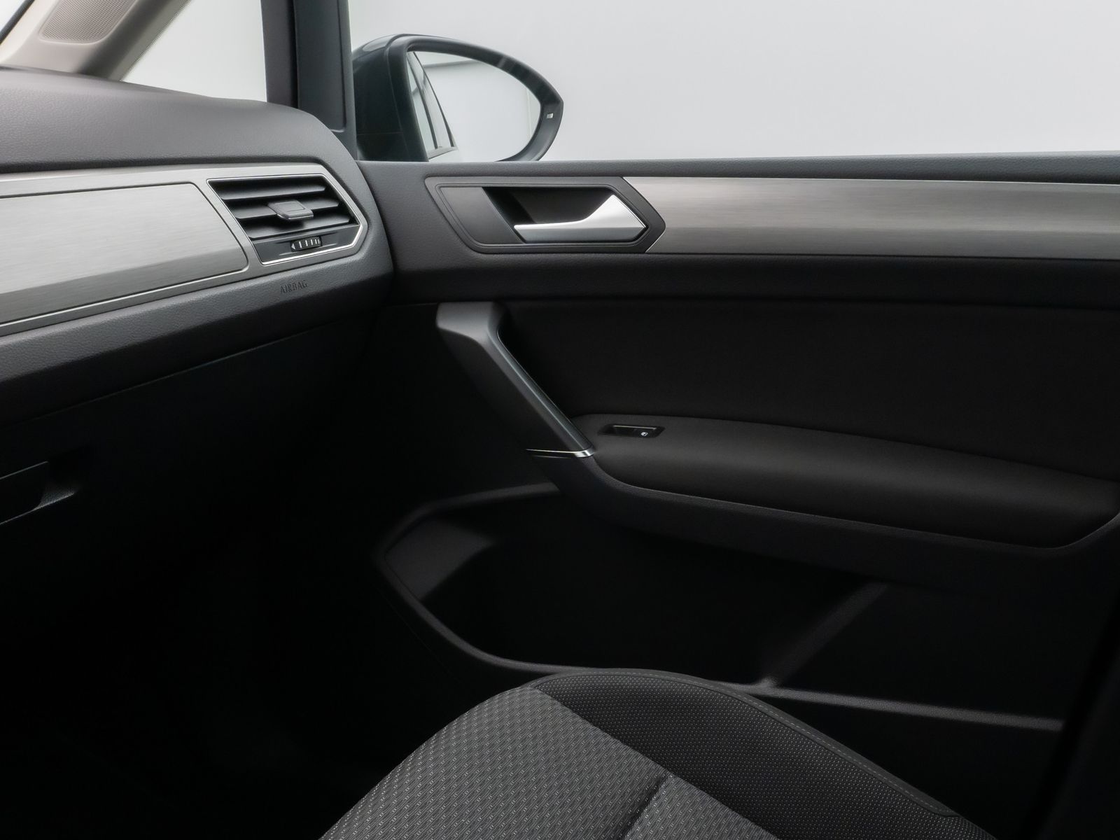 Fahrzeugabbildung Volkswagen Touran 2.0 TDI BMT Navi Stzhz ACC PDC AHK 8fach