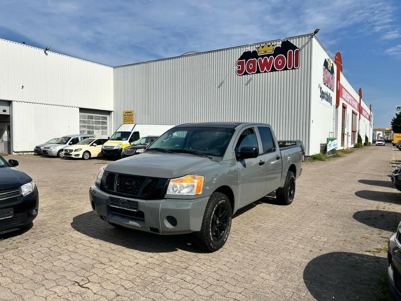 Nissan Titan 2011 — photo 27