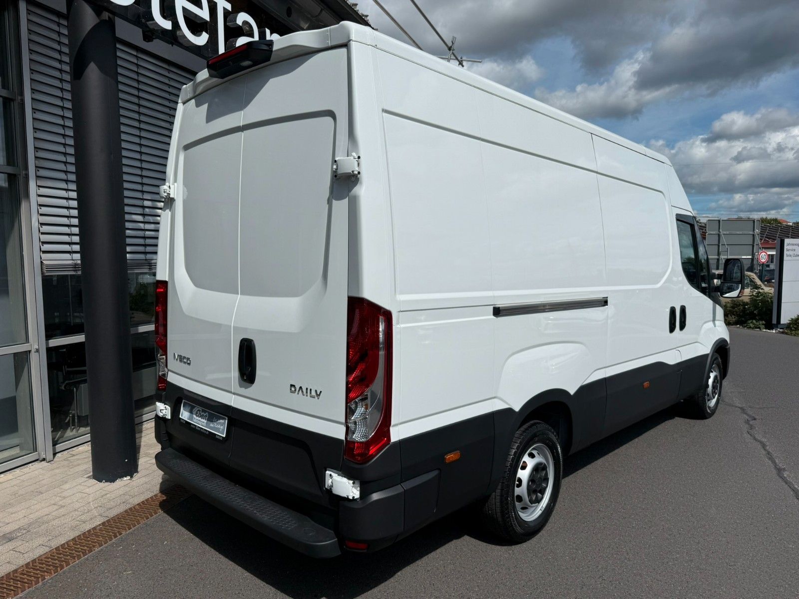 Fahrzeugabbildung Iveco Daily 35S14 V Y ASC-Ausbau Kastenwagen *R 3.520*