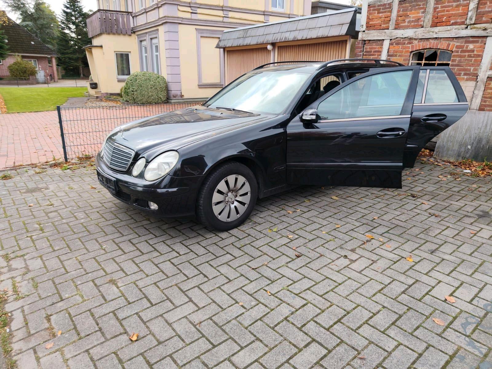 Mercedes-Benz E220 2004 — photo 8