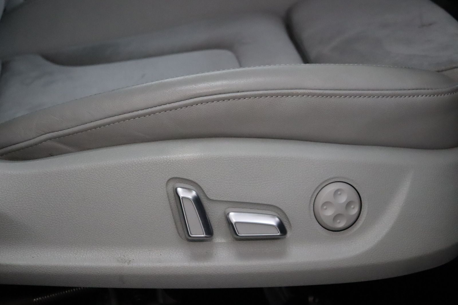 Fahrzeugabbildung Audi A4 3.0 TDI S tronic * Xenon * Navi * el. Sitze