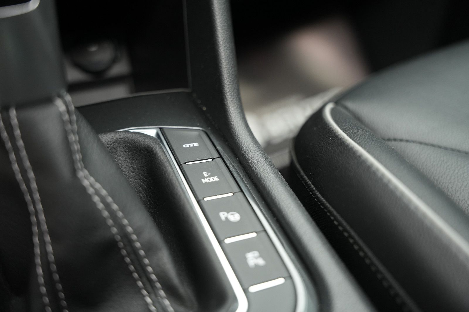 Fahrzeugabbildung Volkswagen Tiguan R-Line Hybrid *Panorama*360°Kam*Virtual