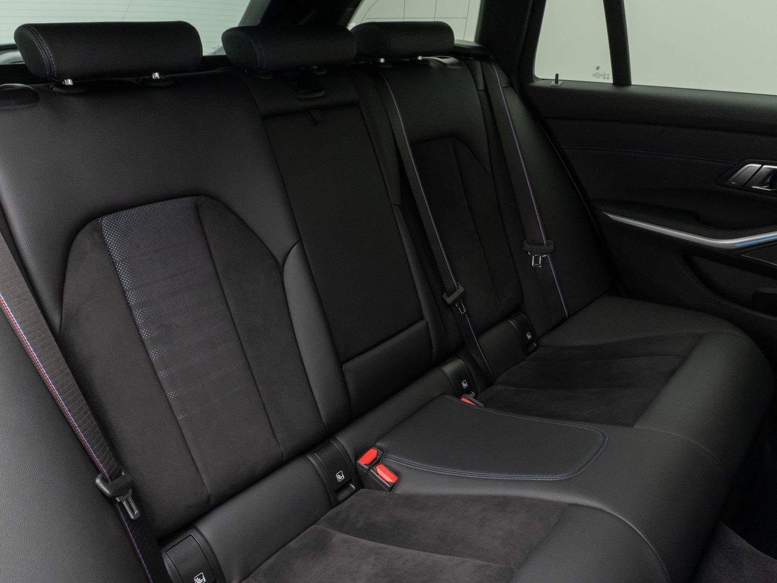 Fahrzeugabbildung BMW 320d xD M Sport Pro Kamera HUD DAB H/K AHK Komfo