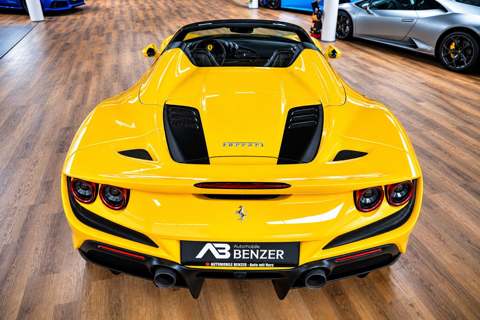 Fahrzeugabbildung Ferrari F8 Spider Giallo Modena *Lift*Carbon*Kamera*