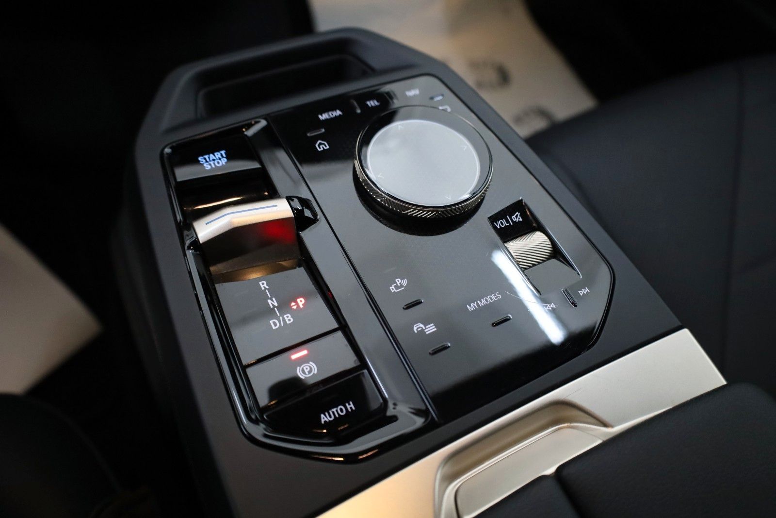 Fahrzeugabbildung BMW iX 50 xDrive Panorama Sky Lounge,HUD,Curved,AHK