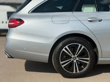 Mercedes E 220 - 12