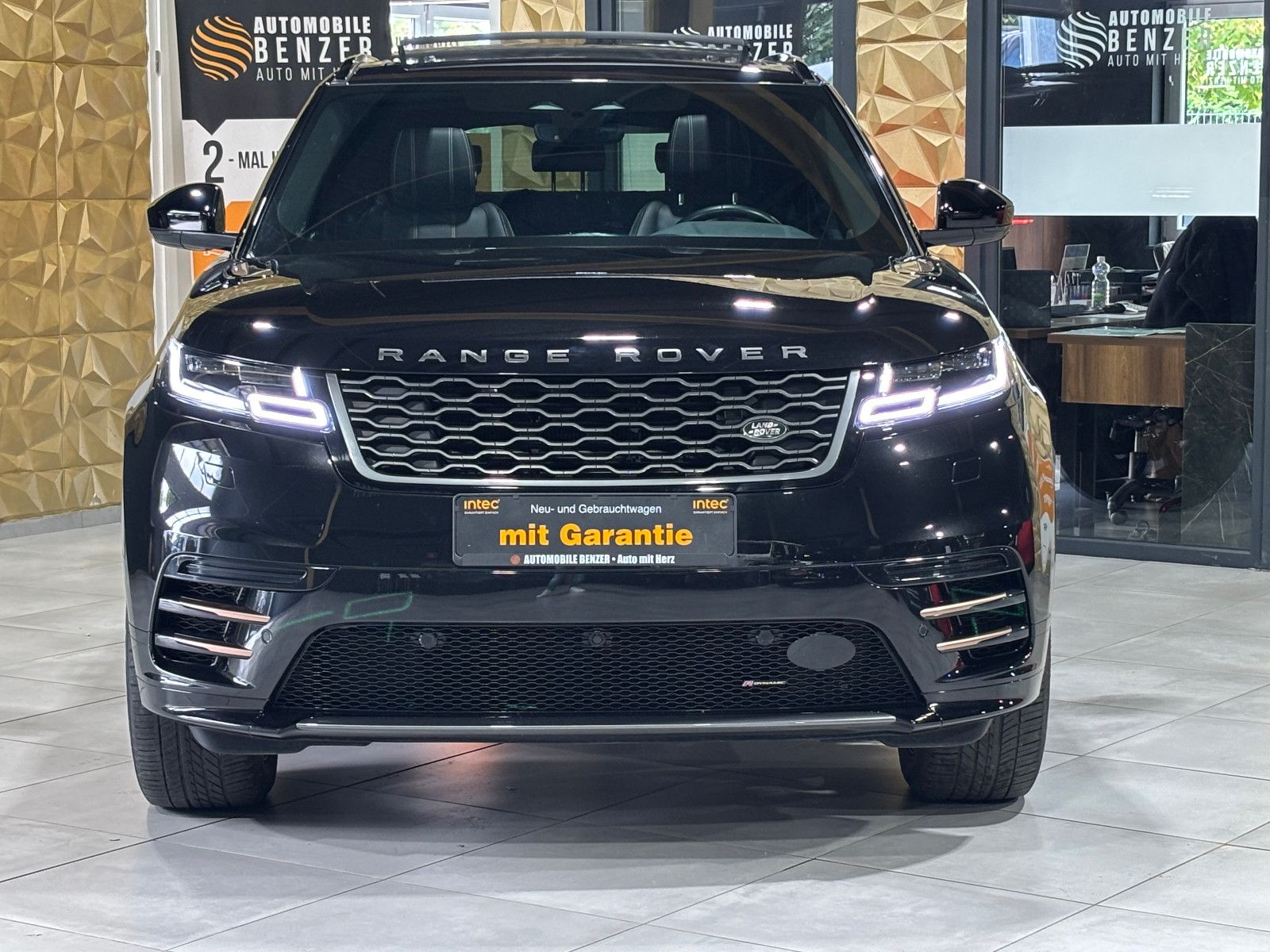 Fahrzeugabbildung Land Rover Range Rover Velar R-Dynamic SE/PANO/MEMORY/APPLE