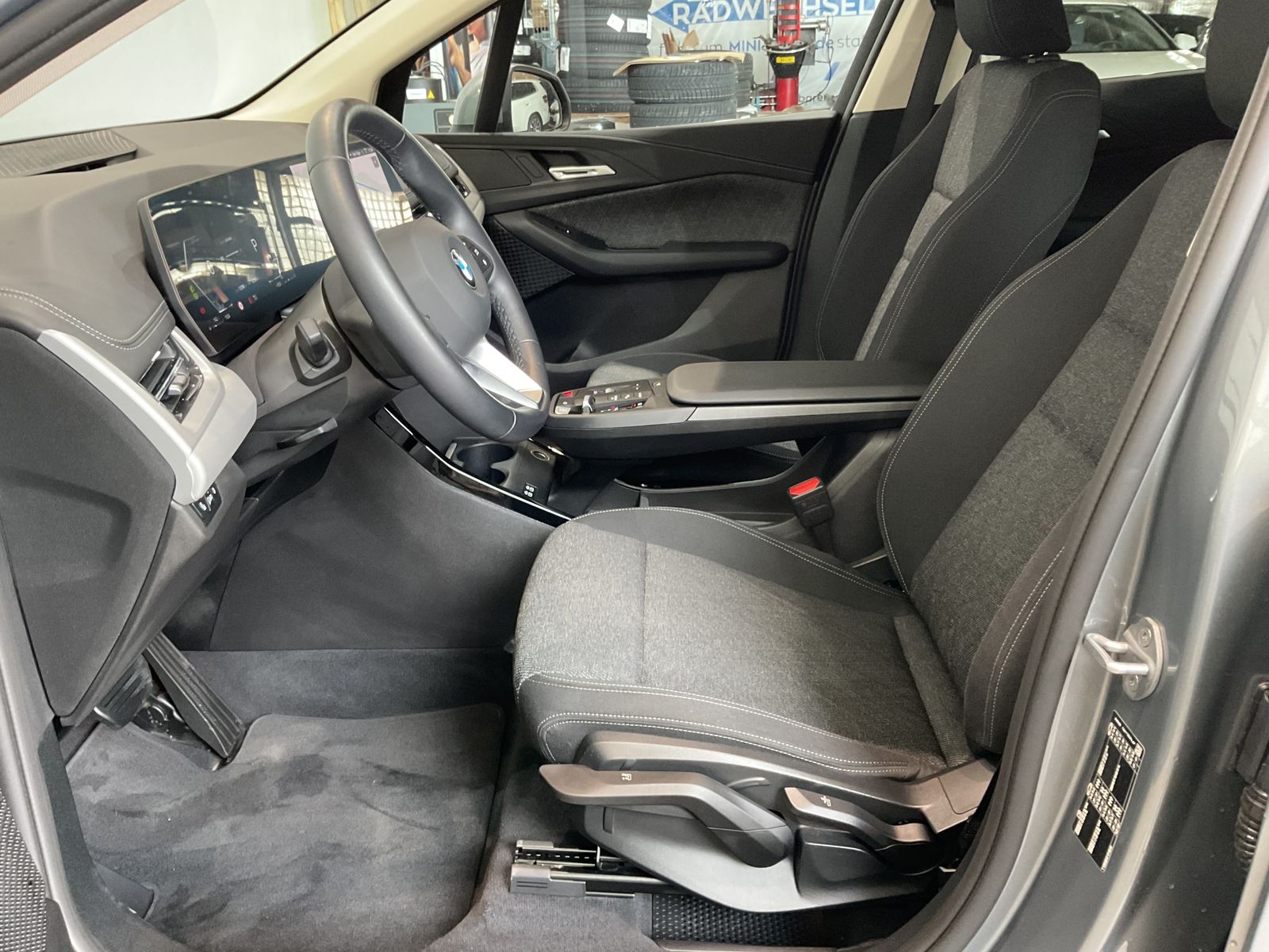 Fahrzeugabbildung BMW 220i |Anhängerkuppl. |Komfortzugang |Parking Ass