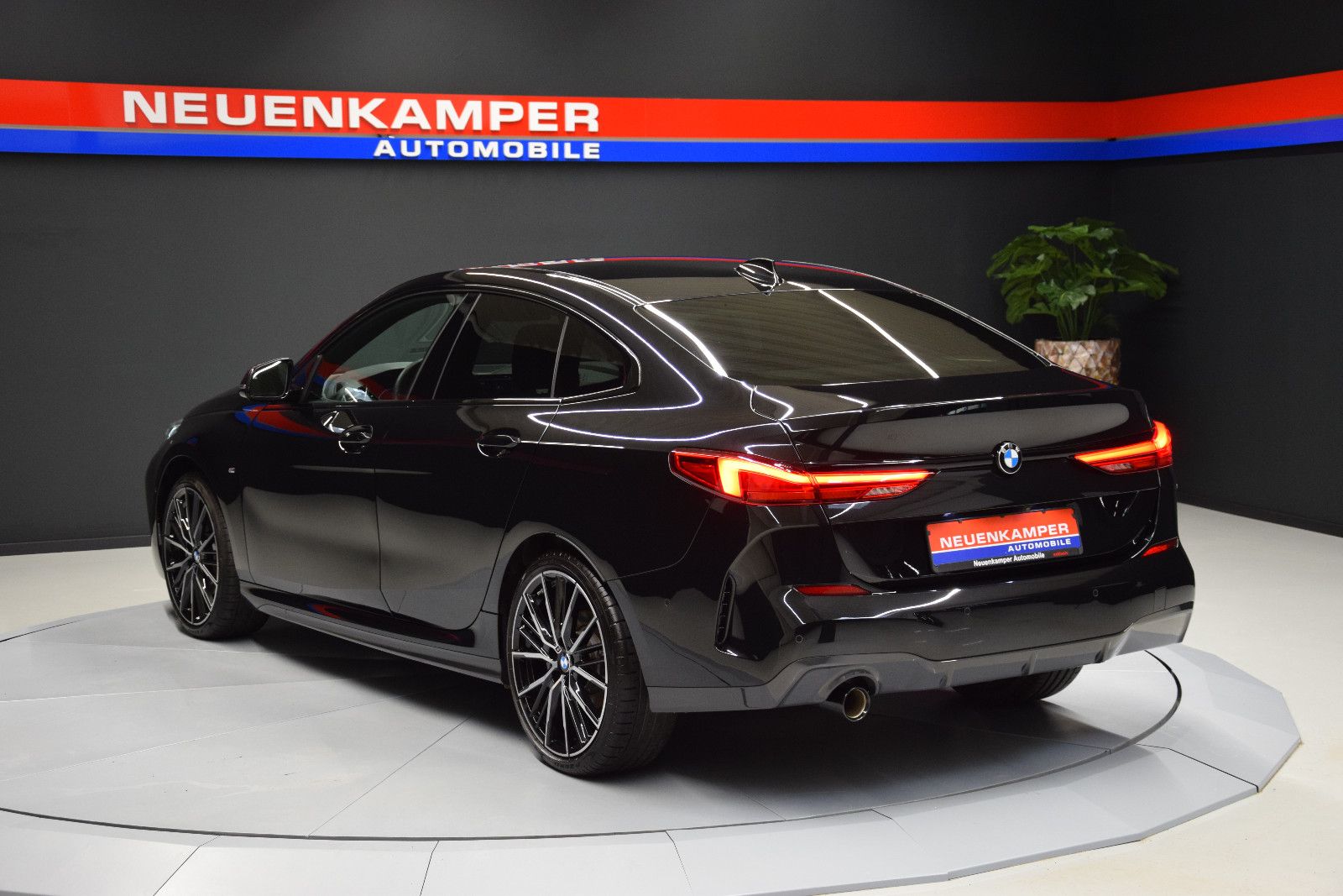 Fahrzeugabbildung BMW 218 i Gran Coupé M Sport H&k Leder Kamera ACC