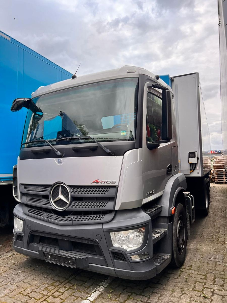 Fahrzeugabbildung Mercedes-Benz Axor 1840 mit Kühlkoffer, Frigoblock