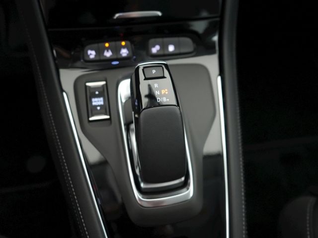 Grandland GSe PHEV 4X4 AT+AHK+NAVI+RÜCKFAHRKAMER