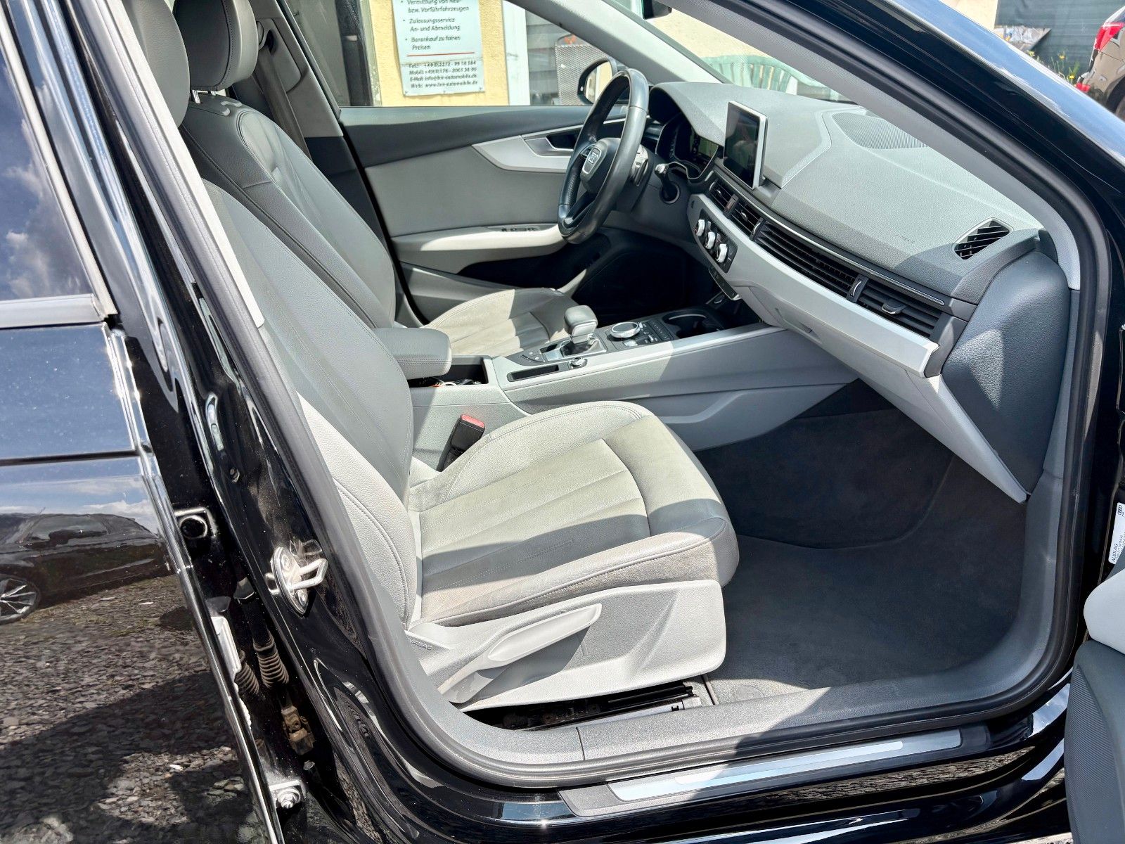 Fahrzeugabbildung Audi A4 2.0 TDI quattro Aut Navi Leder Xenon AHK SPOR