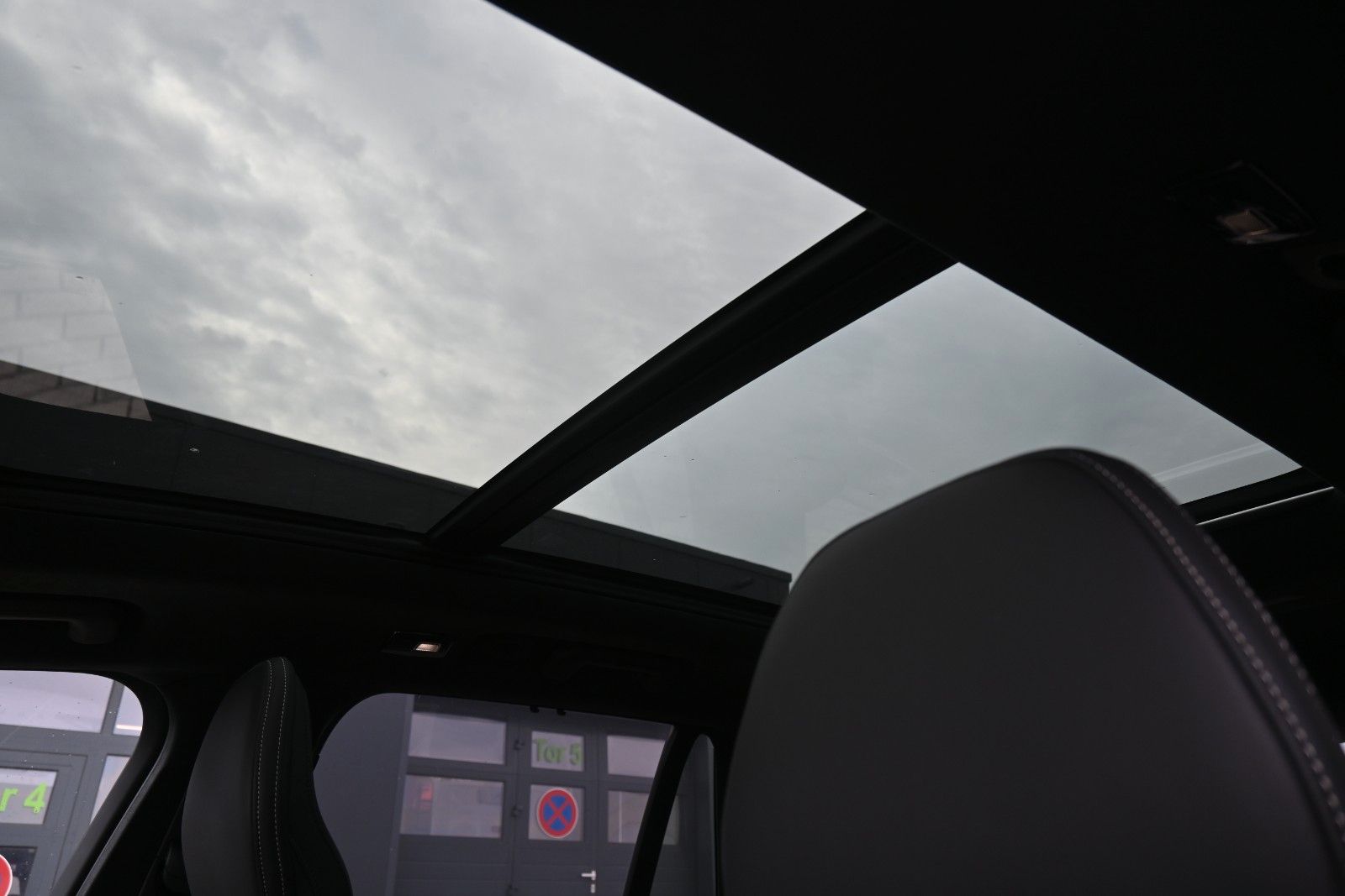 Fahrzeugabbildung Volvo XC90 T8 AWD Ultra Dark Recharge Plug-In Hybrid