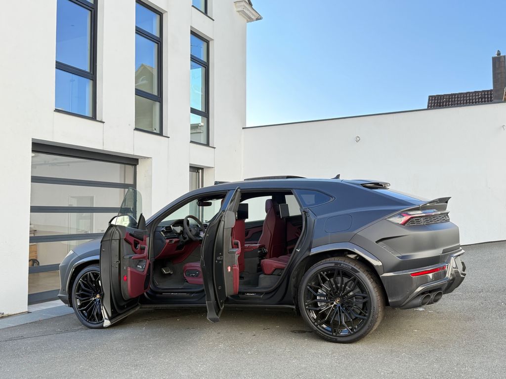 LAMBORGHINI Urus 2026