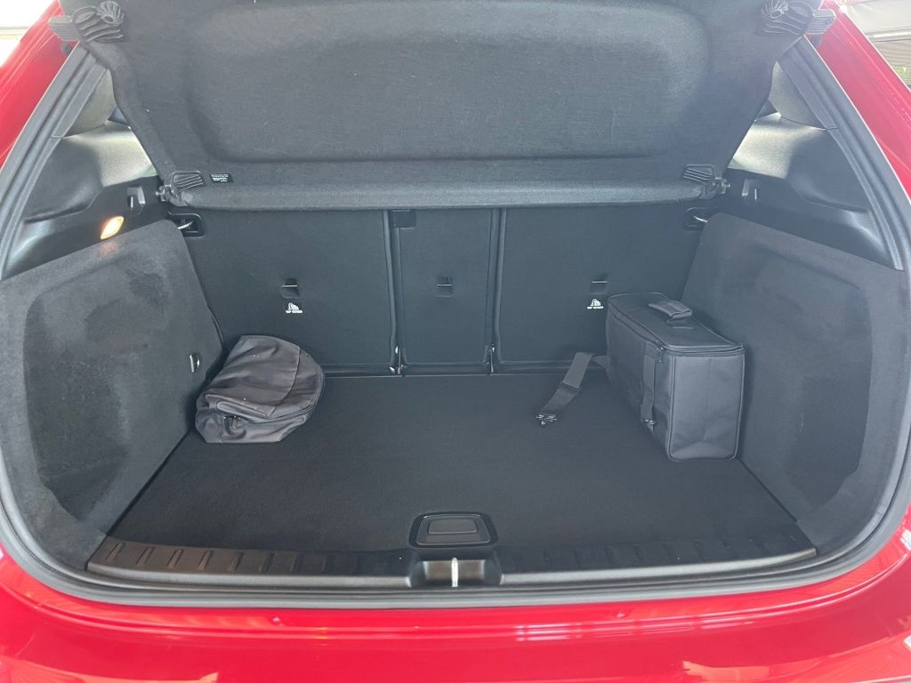 Fahrzeugabbildung Mercedes-Benz GLA 250 e Progressive Night Pano AHK Kamera LED