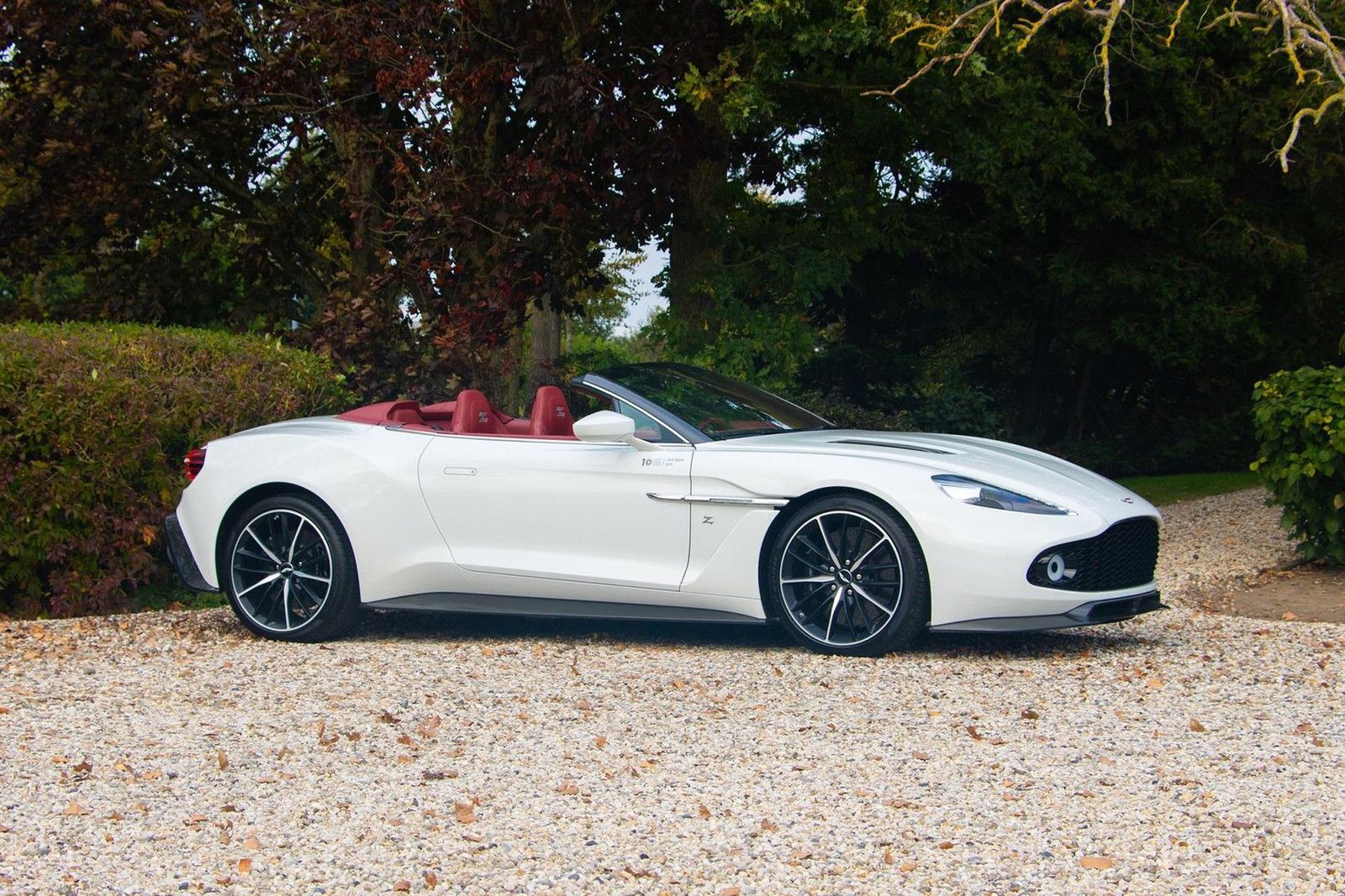 ASTON MARTIN Vanquish