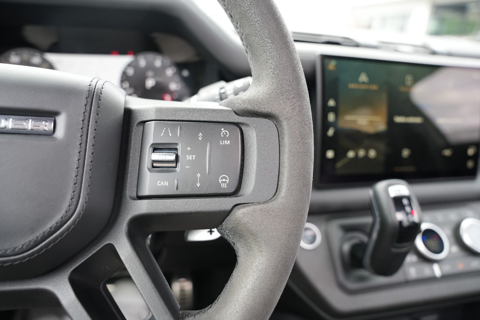 Fahrzeugabbildung Land Rover Defender 110 V8 *Panorama*HUD*Meridian*360°KAM*