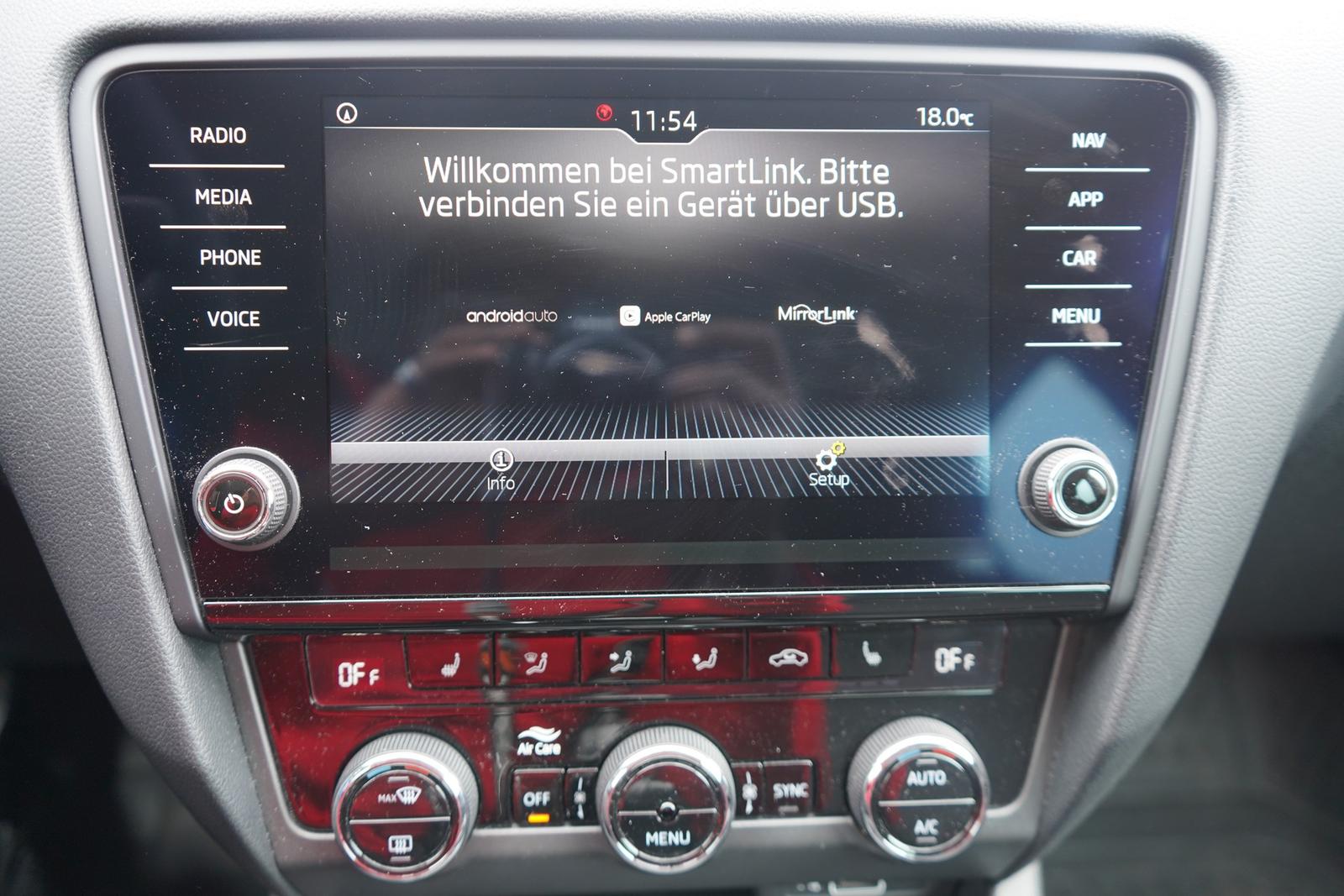 Skoda Octavia 1.6 TDI Style Navi Sitzheizung Klimaaut.