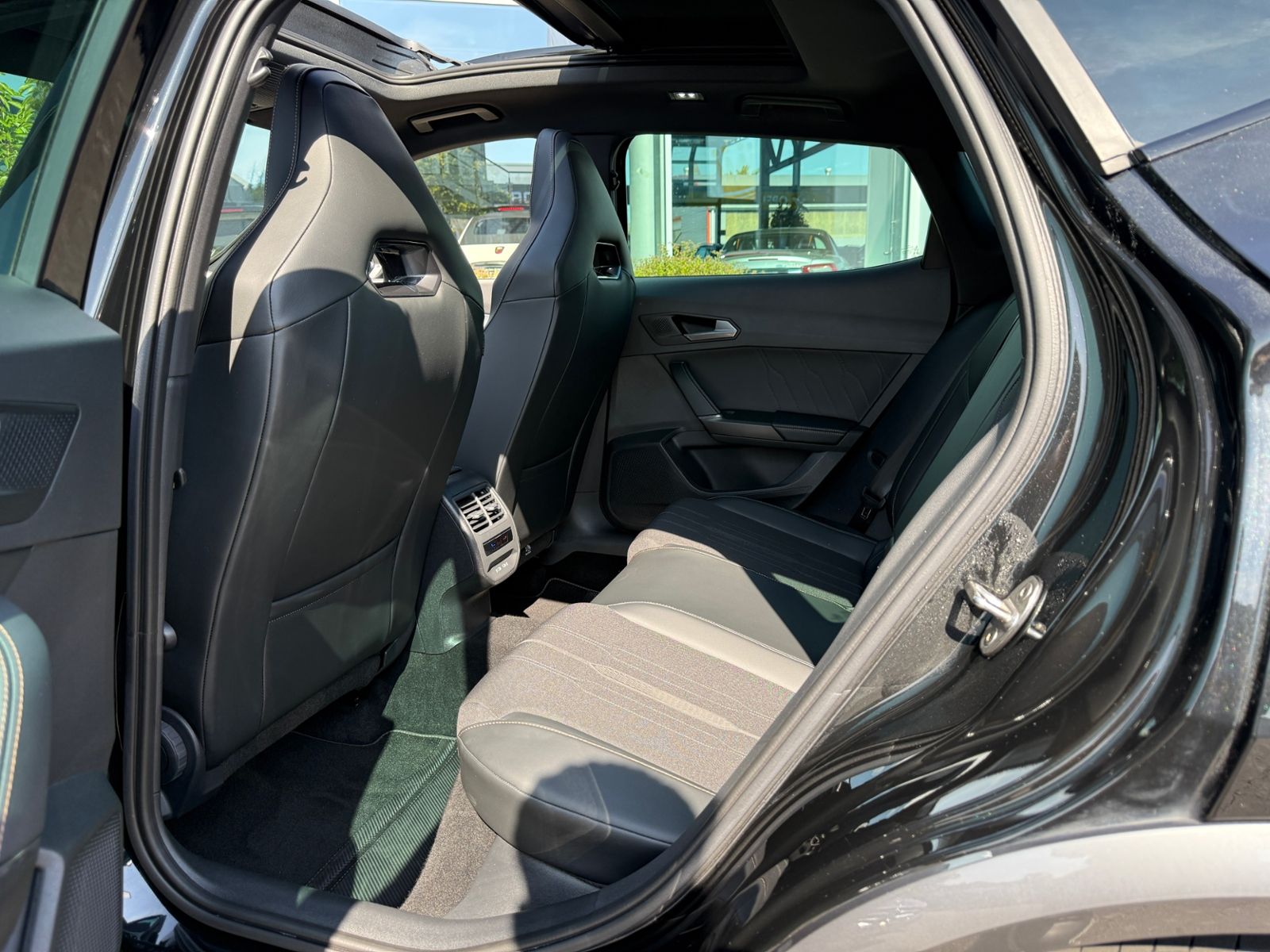 Fahrzeugabbildung CUPRA Formentor VZ e-Hybrid PANO LED NAVI ALU