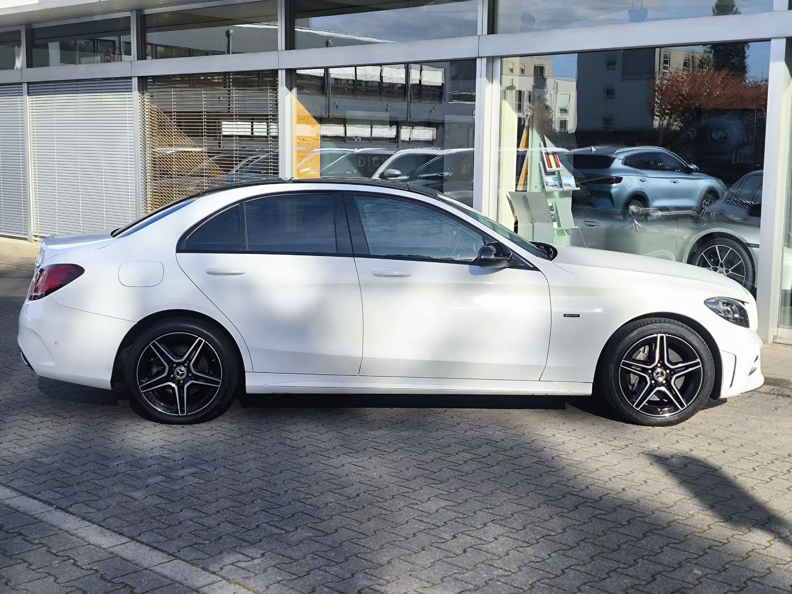 Fahrzeugabbildung Mercedes-Benz C 300e 9G 2X AMG Line >PANOR+NIGHT+NAVI+LED+SHZ+