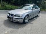 BMW E46 330i - BMW 330 Limousine E46 330i mit Benzin-Antrieb