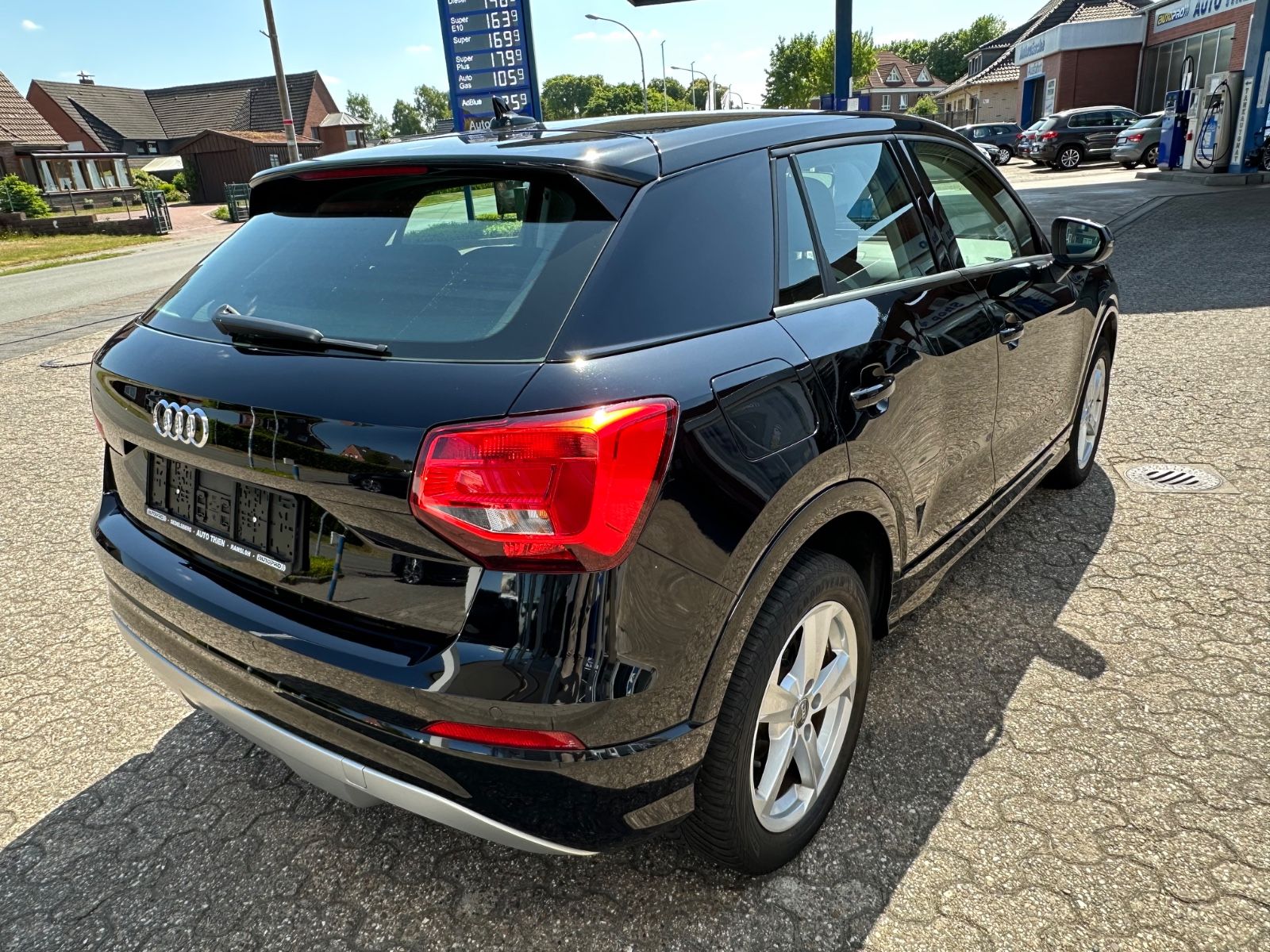 Fahrzeugabbildung Audi Q2 1.0 TFSI sport ultra Navi/GRA/SHZG/Einparkh