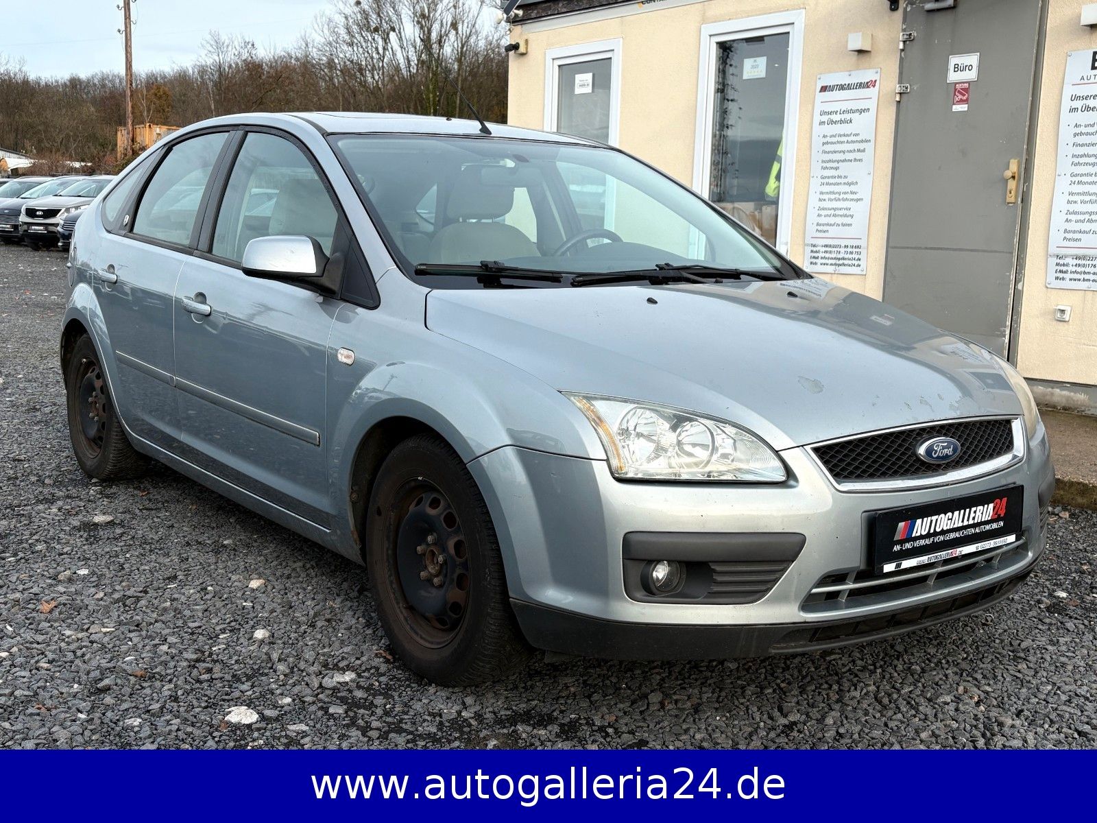 Fahrzeugabbildung Ford Focus 1.6 Lim. Ghia Klimaauto Glasdach SHZ PDC