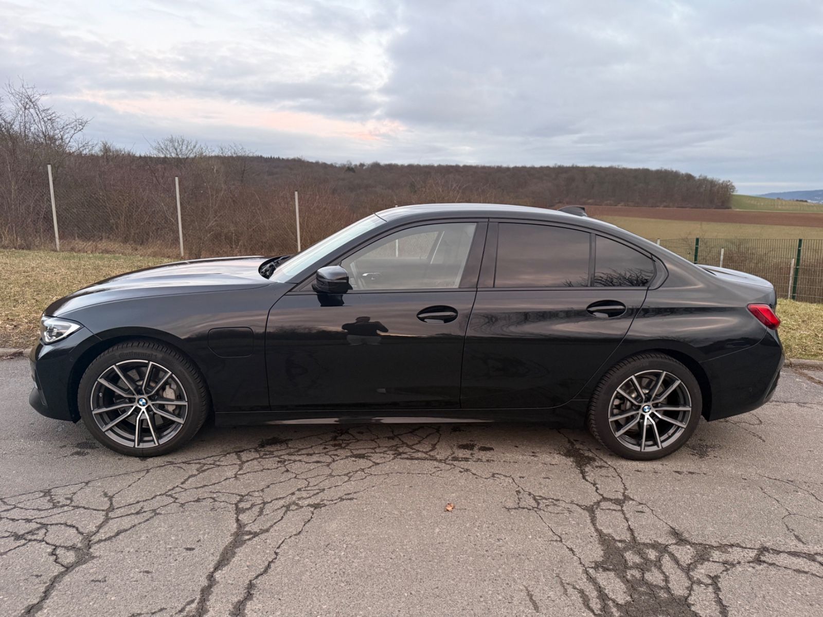 BMW 330e Sport Line Automatik Sport Line