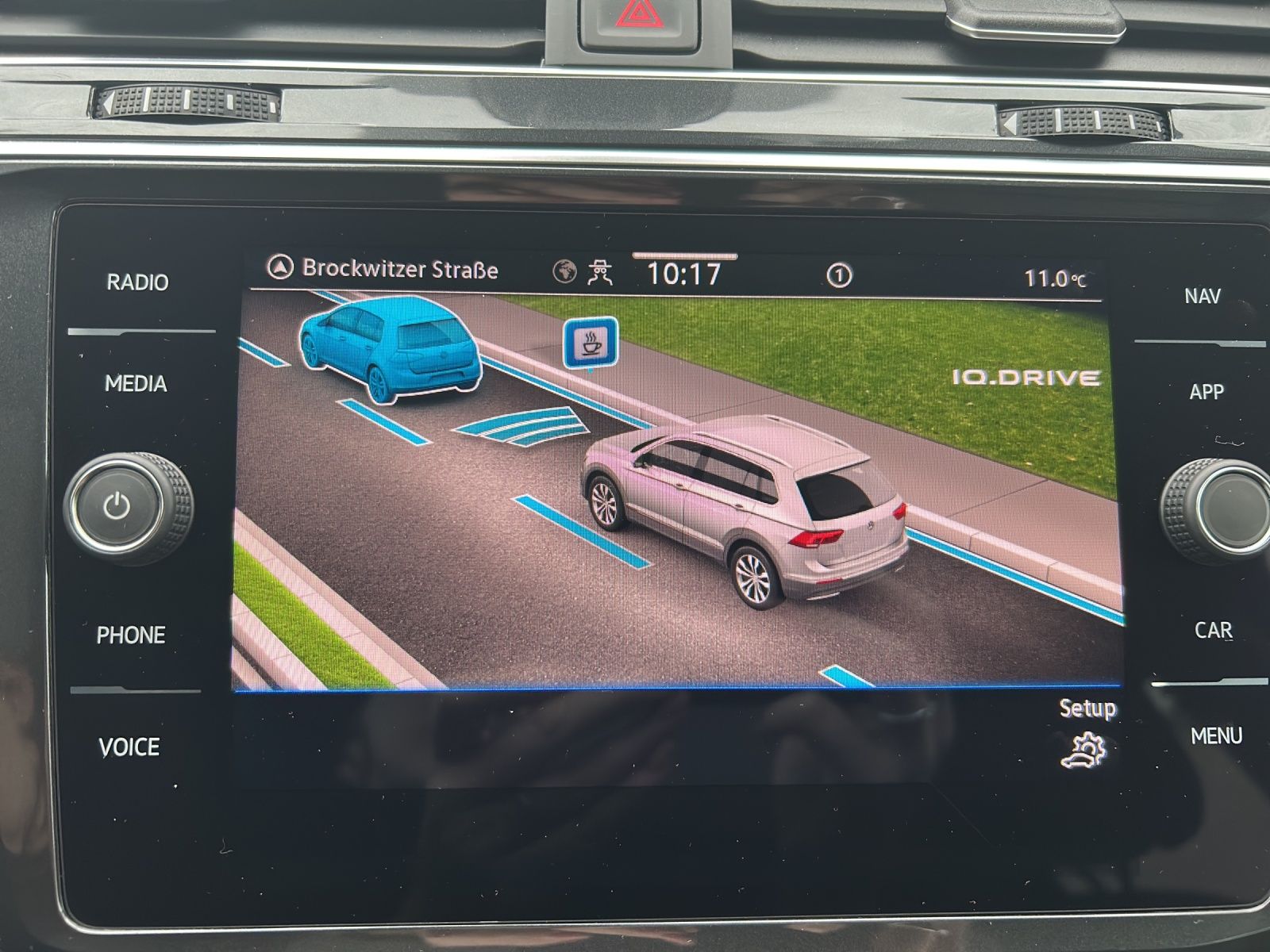 Fahrzeugabbildung Volkswagen Tiguan TSI Life DSG LED Navi Pano ACC PDC SH