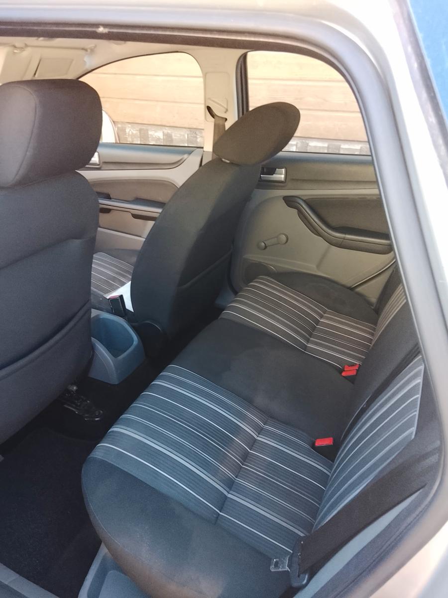 Ford Focus 2010 — photo 5