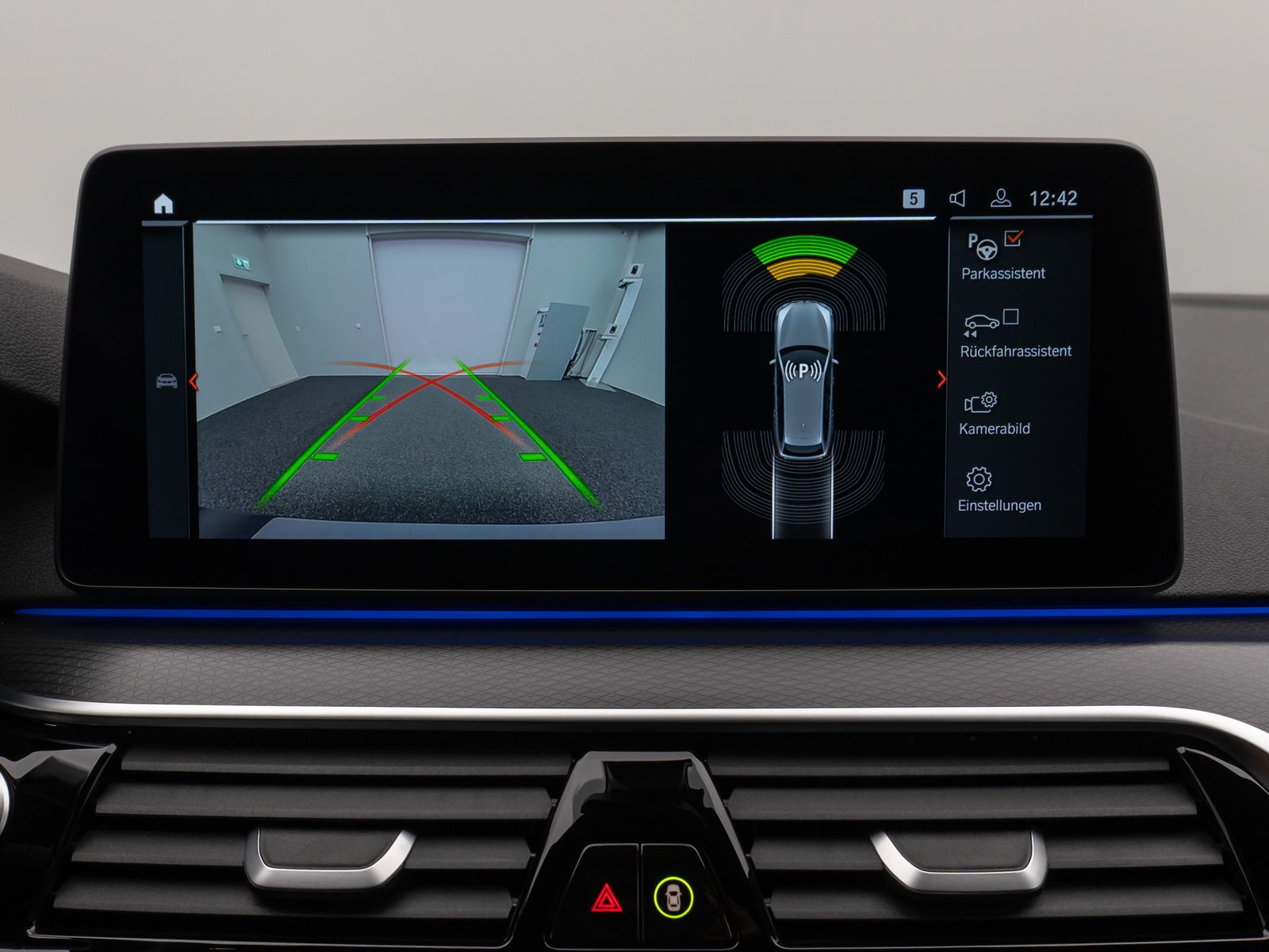 Fahrzeugabbildung BMW 520d xD M Sport Kamera HUD DAB 4xKlima Alarm AHK