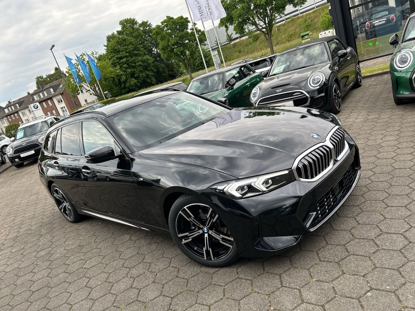 Fahrzeugabbildung BMW 318 d M Sport Touring Sportpaket AHK-klappbar Na