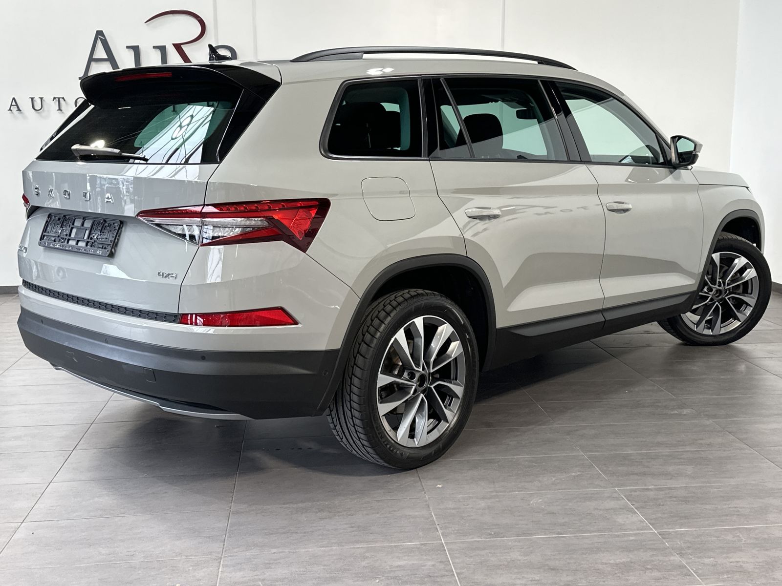 Fahrzeugabbildung SKODA Kodiaq 2.0 TDI DSG Tour 4x4 NAV+LED+AHK+19ZO+1HD