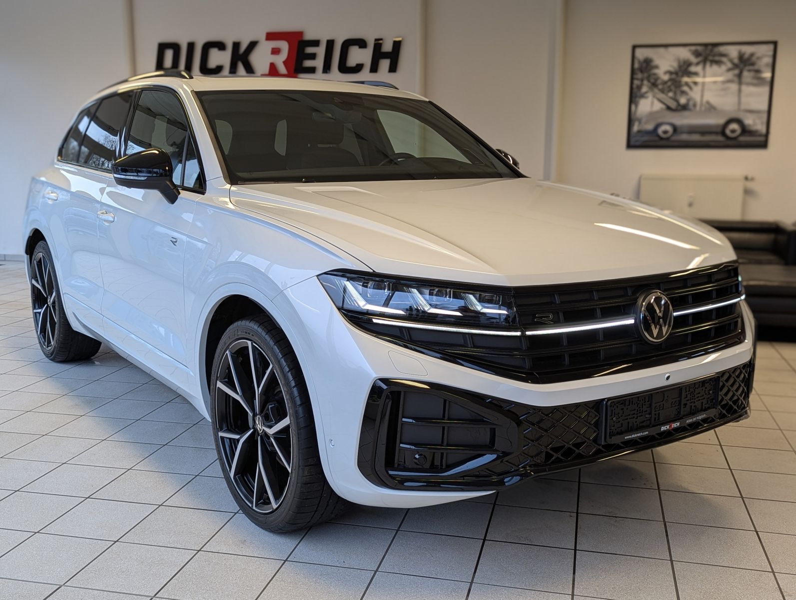 Fahrzeugabbildung Volkswagen Touareg 3.0TDI 4M R-Line VOLL Black 22" UPE 114T