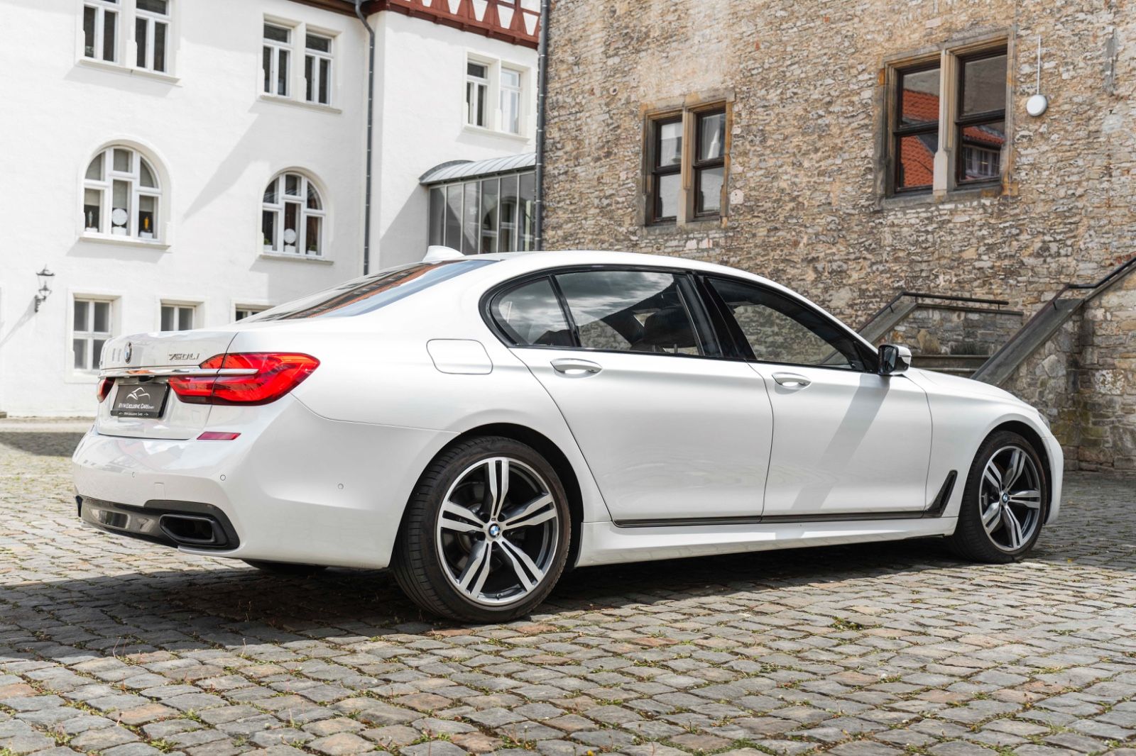 Fahrzeugabbildung BMW 750Li xDrive M SKY LUX LOUNGE HUD H&K TV ACC 360