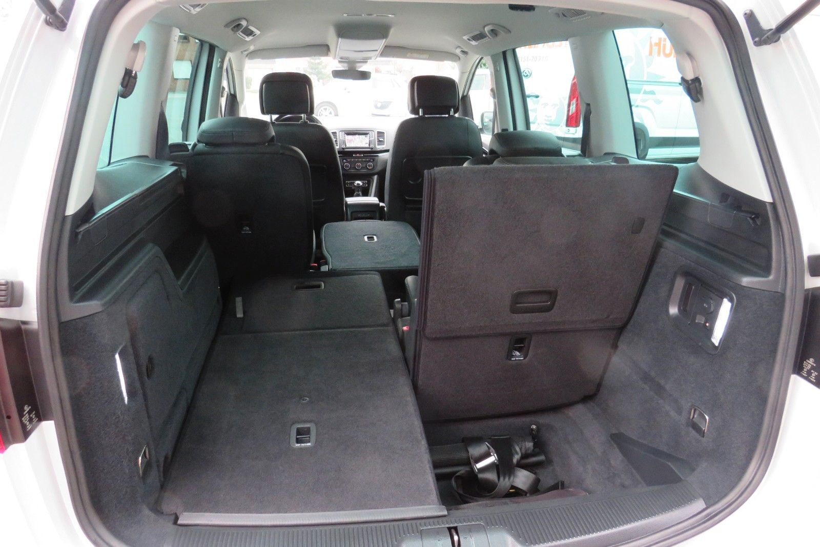 Fahrzeugabbildung Volkswagen Sharan Highline 7-SITZE AHK NAVI ACC 1.HAND